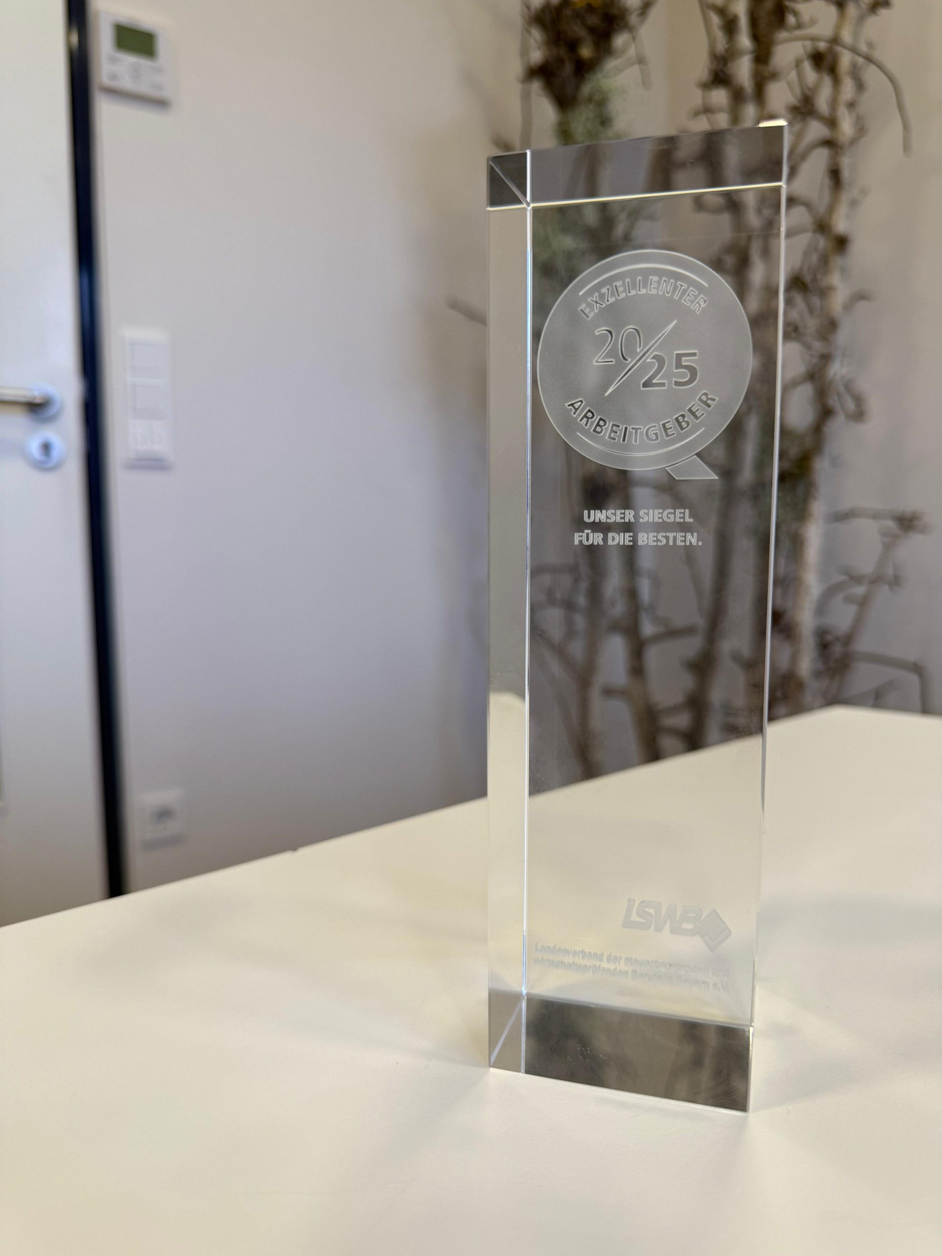 Award_2_Plain