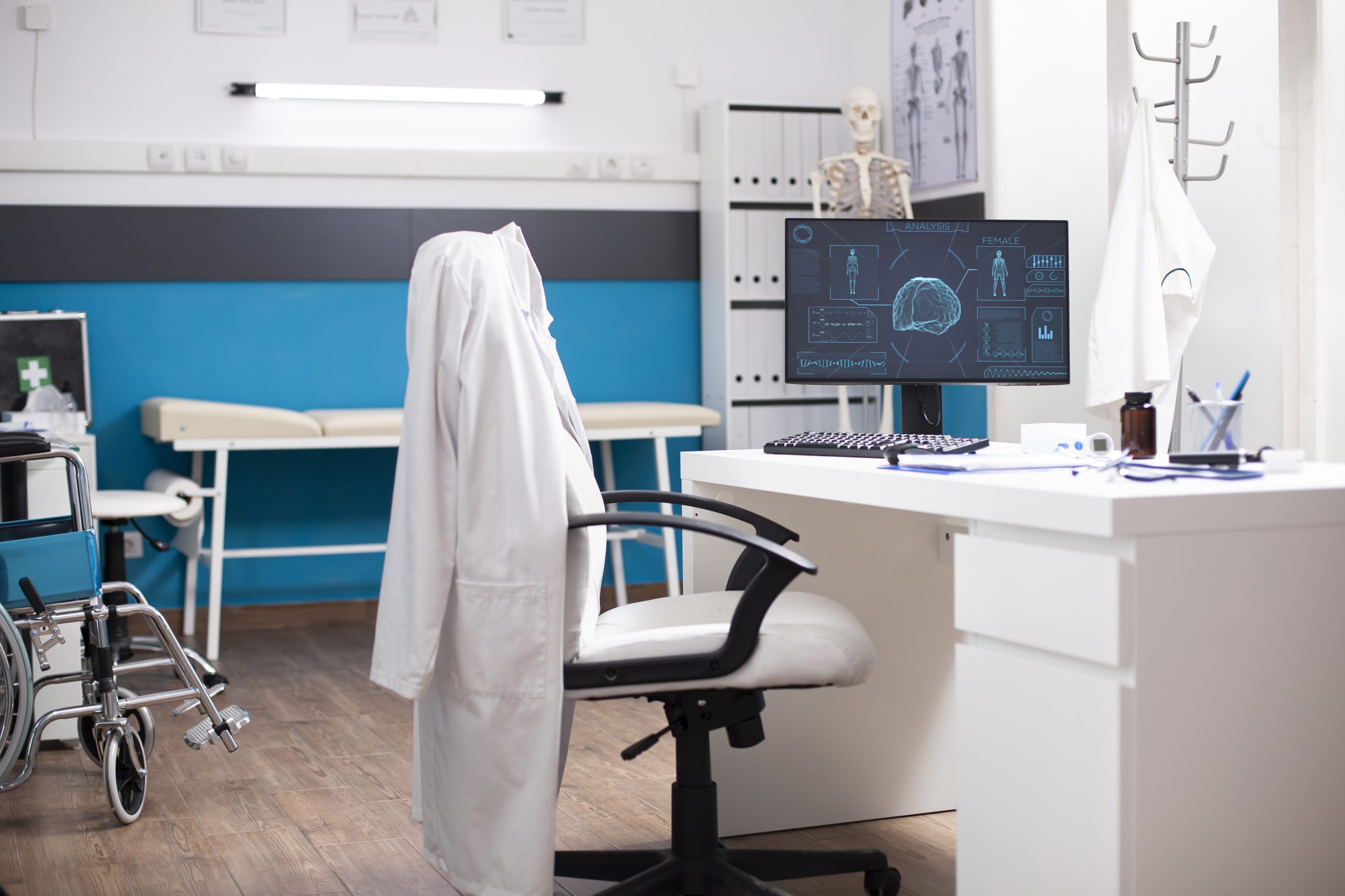 Empty clinic with neuroscience display Arztpraxis