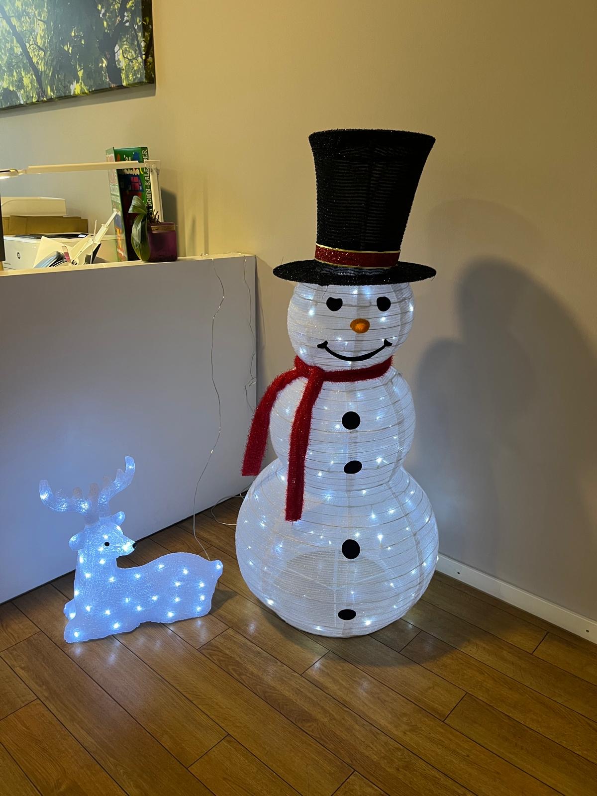 374531f2-35d5-47ce-b023-4ea1c7aefe5f Weihnachtsmann, Rentier