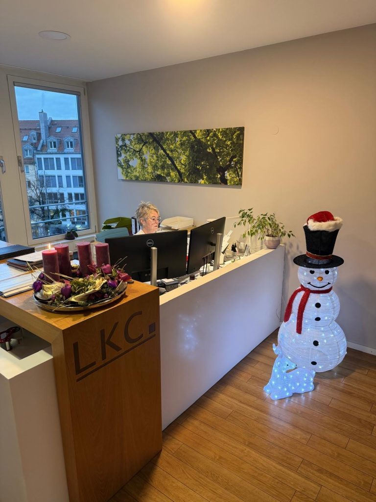 Das Team von LKC München und Murnau wünscht Frohe Weihnachten und einen guten Start ins Neue Jahr.